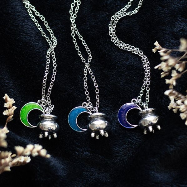 Coven Sisters: Cauldron Charm Blue-Kaulakoru-3